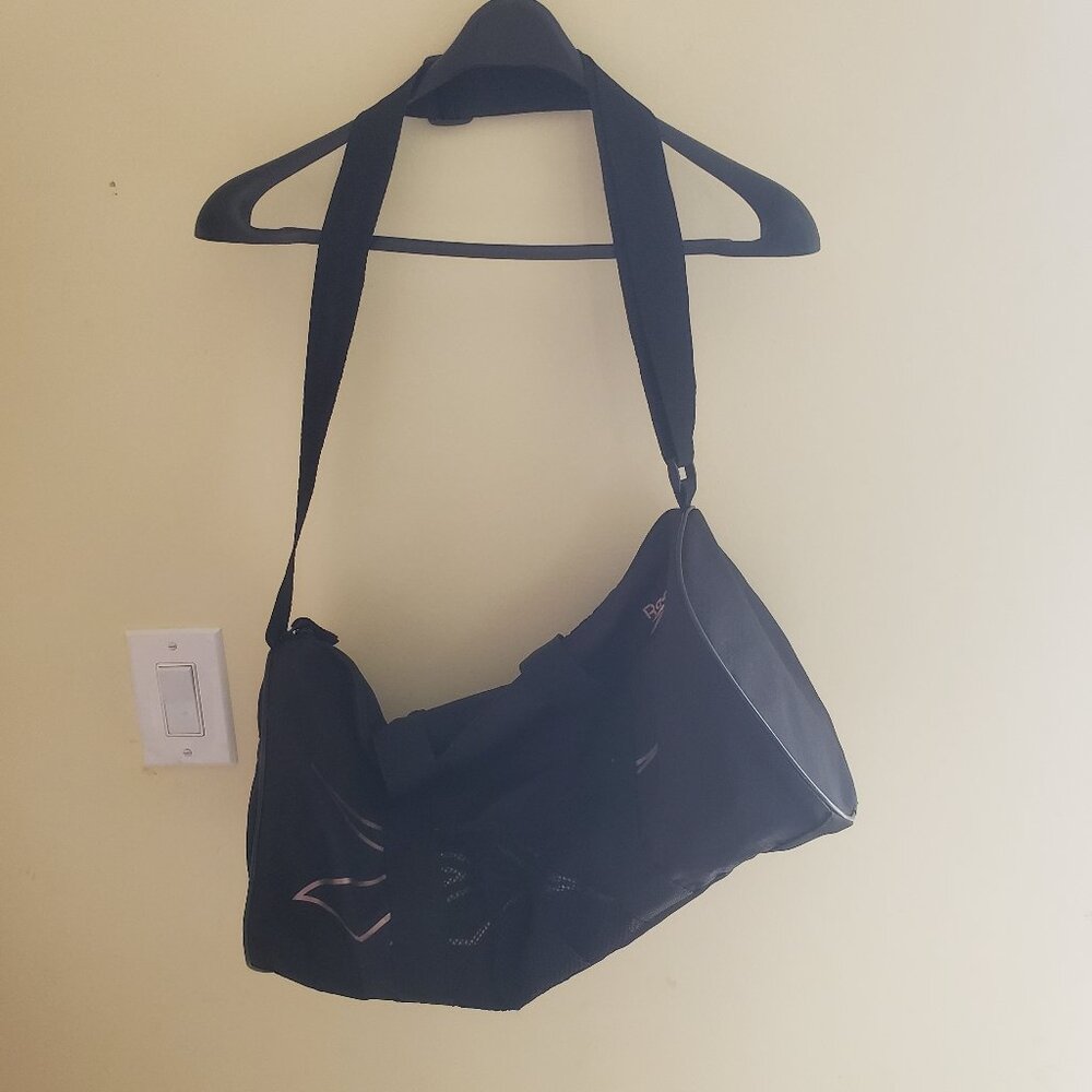 Small/Medium Sized Reebok Duffle Gym Bag